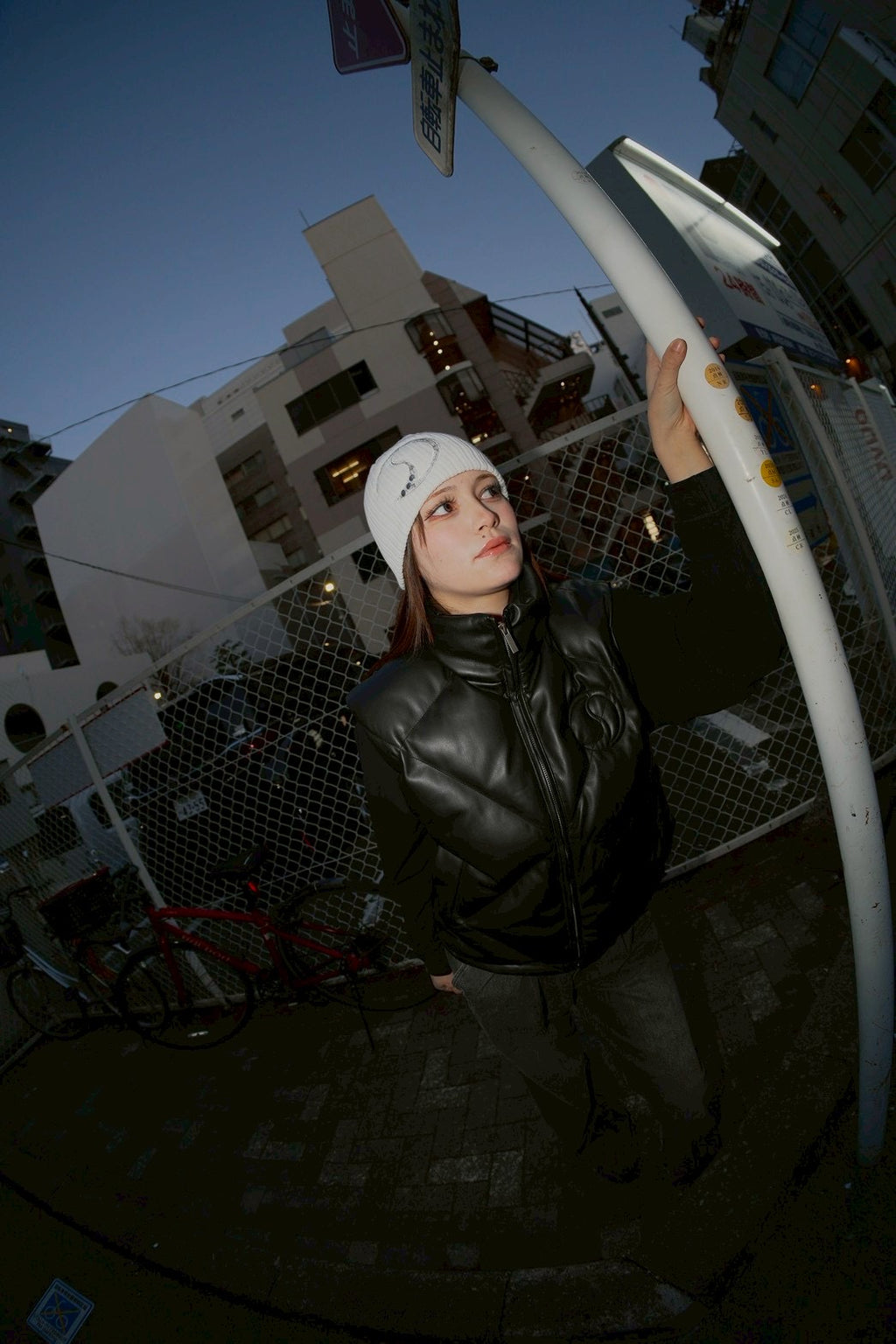 CRACK LEATHER DOWN VEST